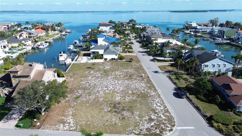 139 9th St, Tierra Verde, FL 33715