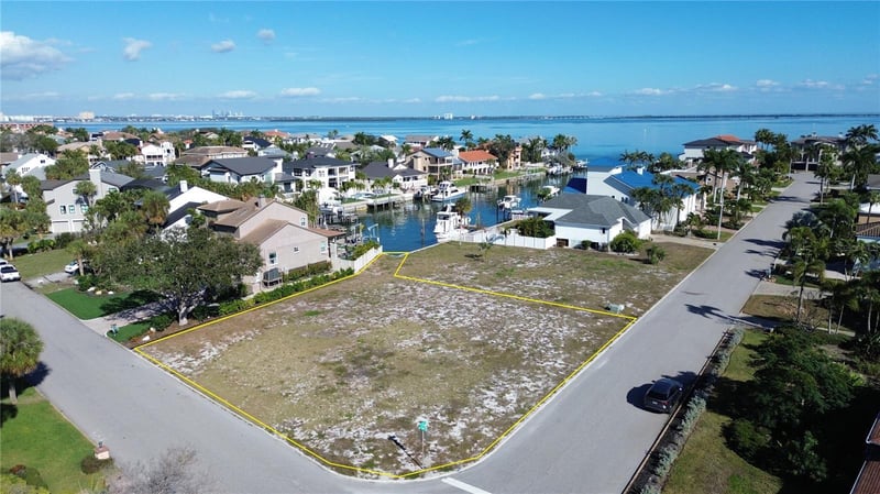 139 9th St, Tierra Verde, FL 33715