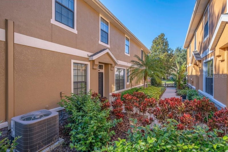 5722 Kinglethill Dr, Lithia, FL 33547
