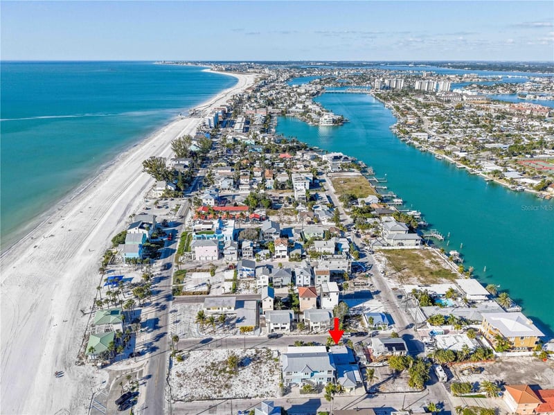 35 79th Ter, Treasure Island, FL 33706