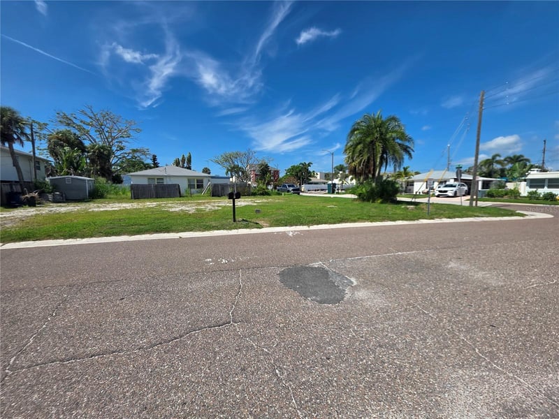 14268 Bayshore Dr, Madeira Beach, FL 33708