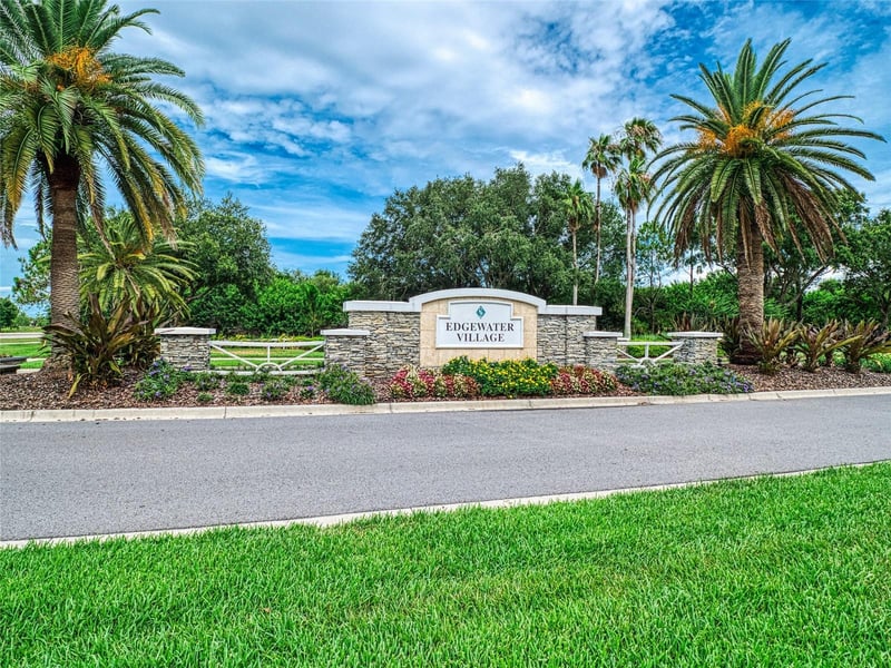 8408 Whispering Woods Ct, Lakewood Ranch, FL 34202
