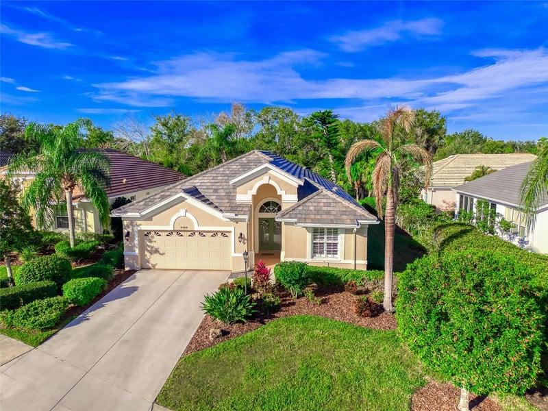 8408 Whispering Woods Ct, Lakewood Ranch, FL 34202