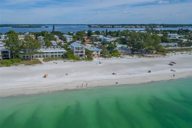 2302 Gulf Dr, Bradenton Beach, FL 34217