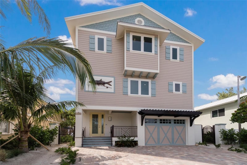 2302 Gulf Dr, Bradenton Beach, FL 34217