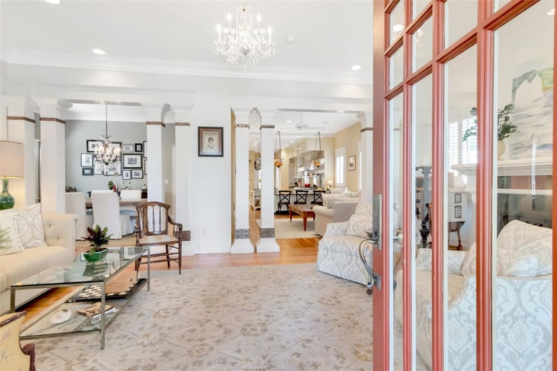 713 Delaware Ave, Tampa, FL 33606
