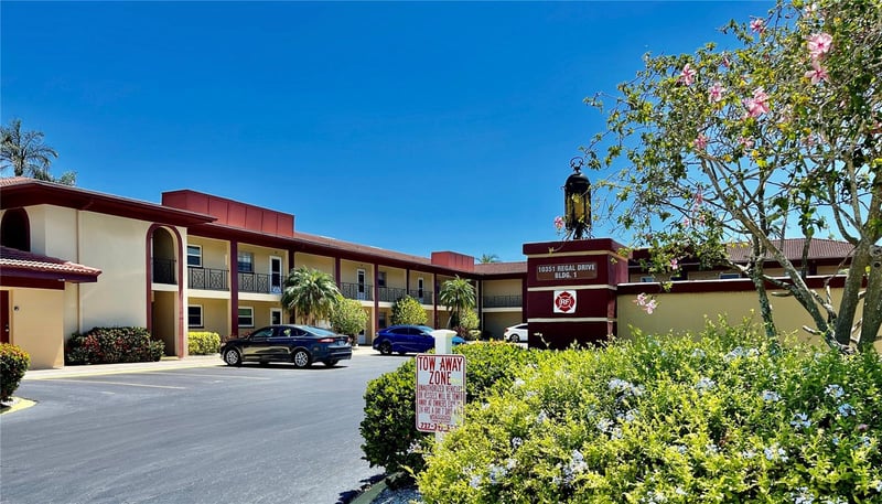 10351 Regal Dr #25, Largo, FL 33774