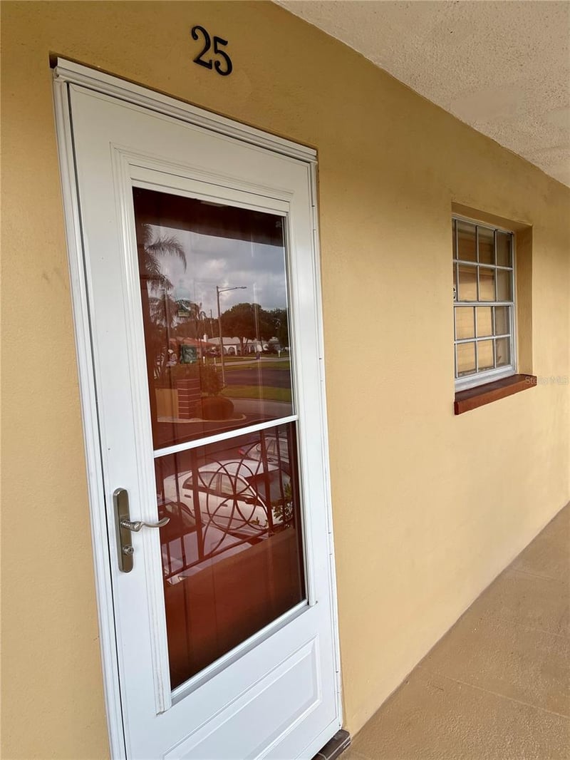 10351 Regal Dr #25, Largo, FL 33774