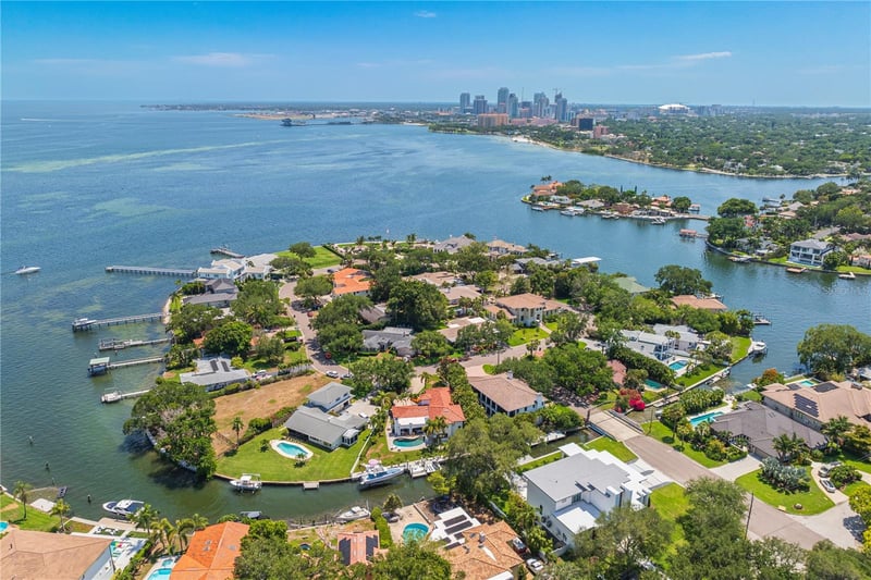 145 Bay Point Dr, St Petersburg, FL 33704