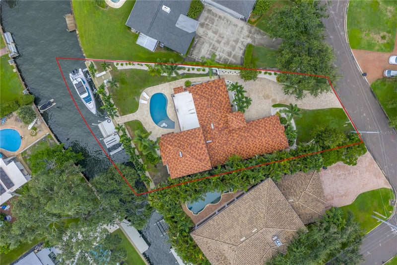 145 Bay Point Dr, St Petersburg, FL 33704