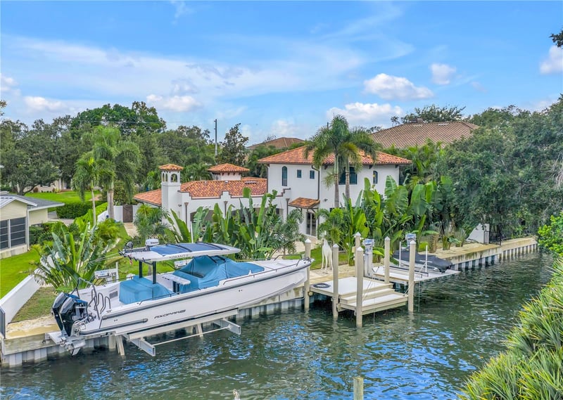 145 Bay Point Dr, St Petersburg, FL 33704