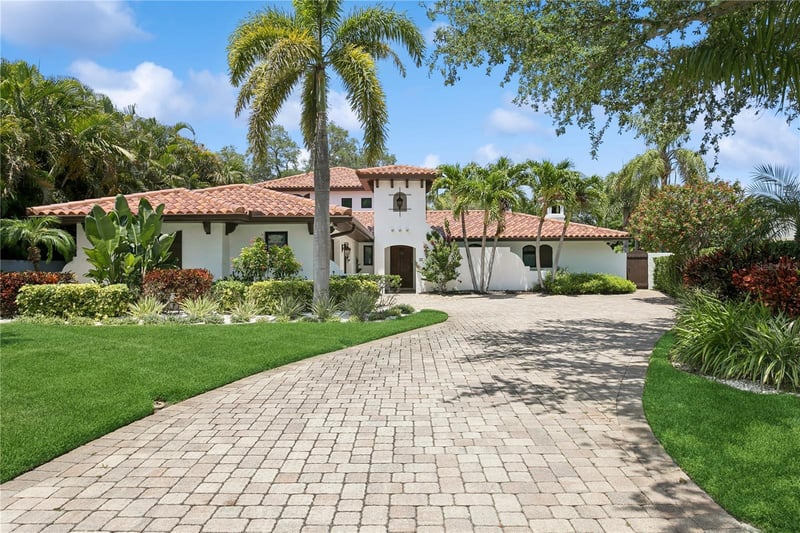 145 Bay Point Dr, St Petersburg, FL 33704