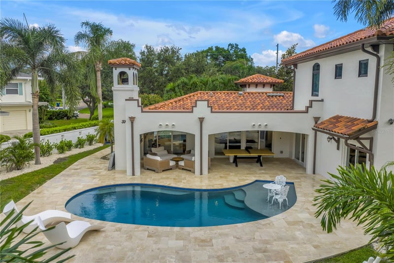 145 Bay Point Dr, St Petersburg, FL 33704