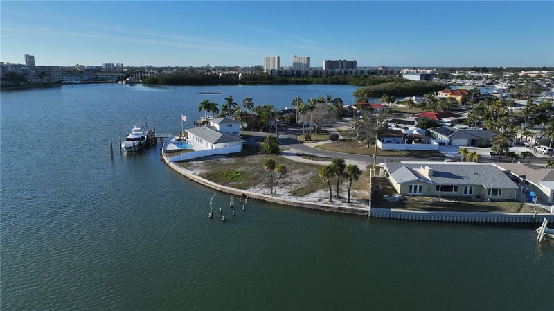 1503 Sea Gull Dr, St Petersburg, FL 33707