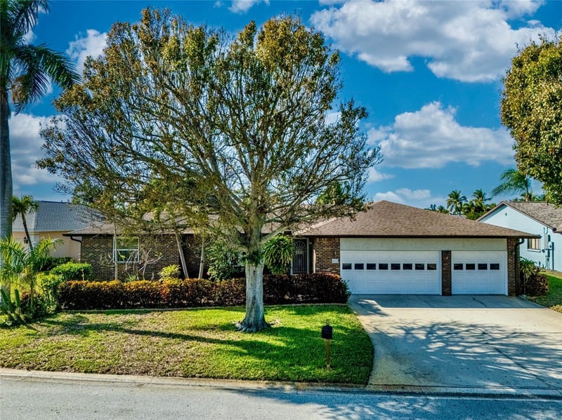 4612 Coral Lake Dr, Bradenton, FL 34210