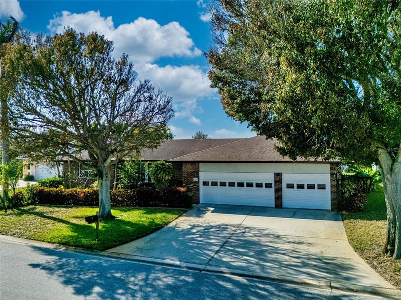 4612 Coral Lake Dr, Bradenton, FL 34210