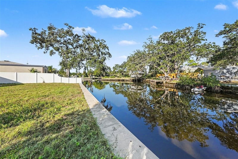 8817 Audrey Ln, Tampa, FL 33615