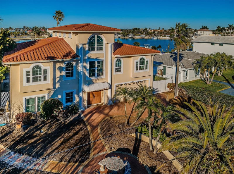 30 Dolphin Dr, Treasure Island, FL 33706