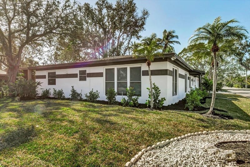 525 Lamara Way, St Petersburg, FL 33704