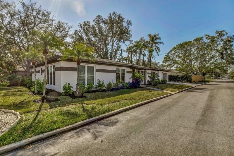 525 Lamara Way, St Petersburg, FL 33704