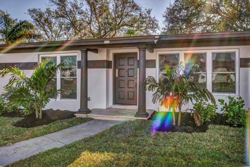 525 Lamara Way, St Petersburg, FL 33704
