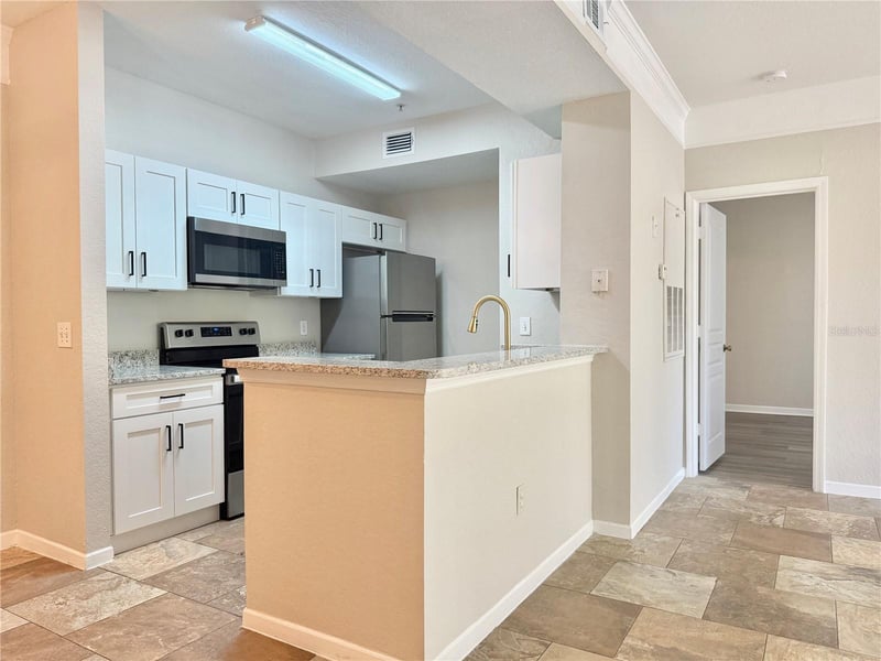 17114 Carrington Park Dr #207, Tampa, FL 33647