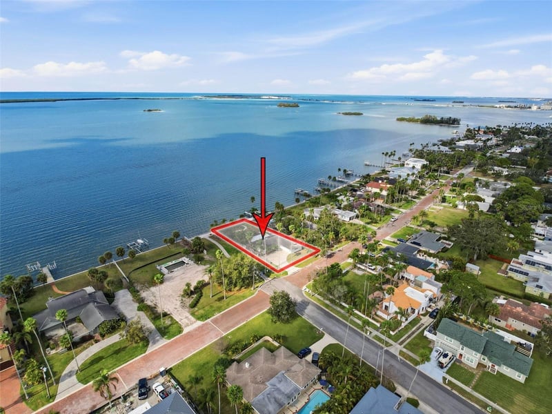 1600 Santa Barbara Dr, Dunedin, FL 34698
