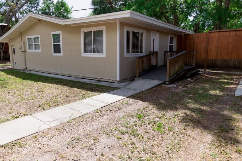 544 Farnum Dr, Tarpon Springs, FL 34689