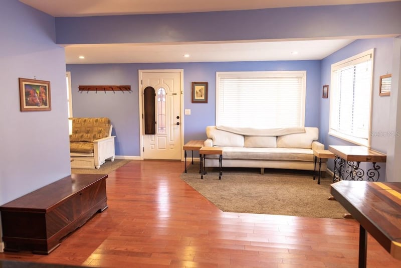 544 Farnum Dr, Tarpon Springs, FL 34689