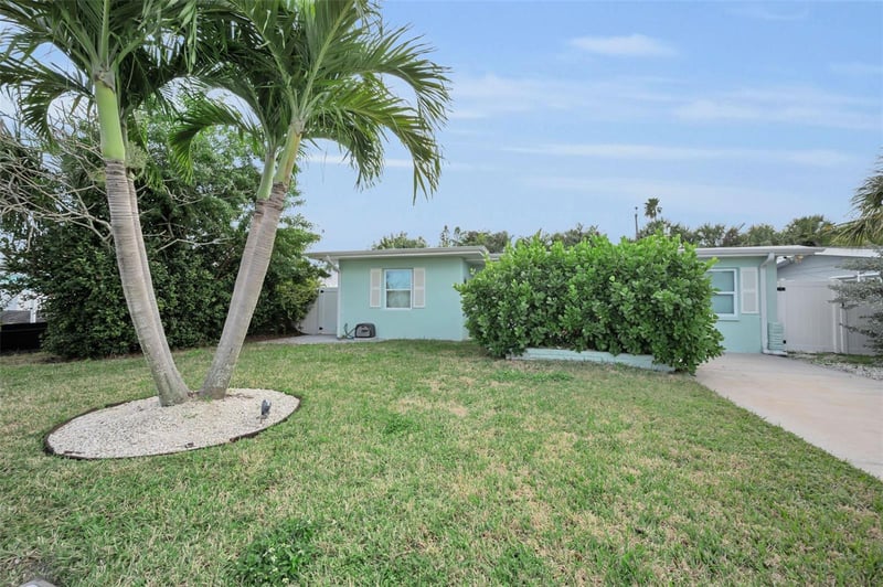 15812 3rd St, Redington Beach, FL 33708