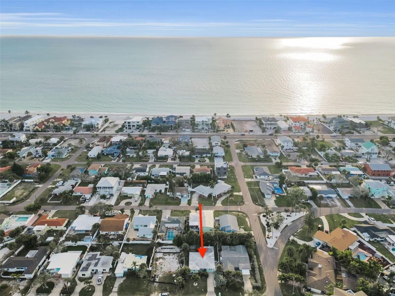 15812 3rd St, Redington Beach, FL 33708