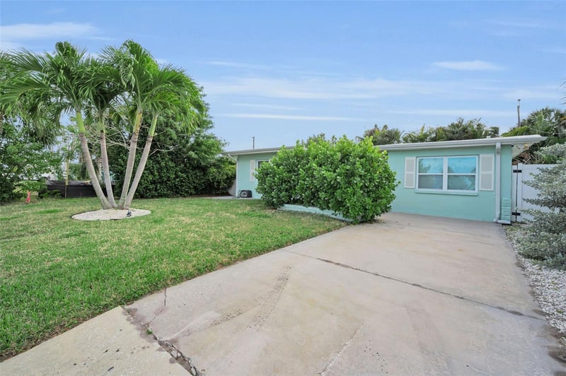 15812 3rd St, Redington Beach, FL 33708
