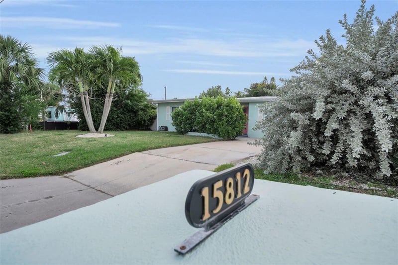 15812 3rd St, Redington Beach, FL 33708