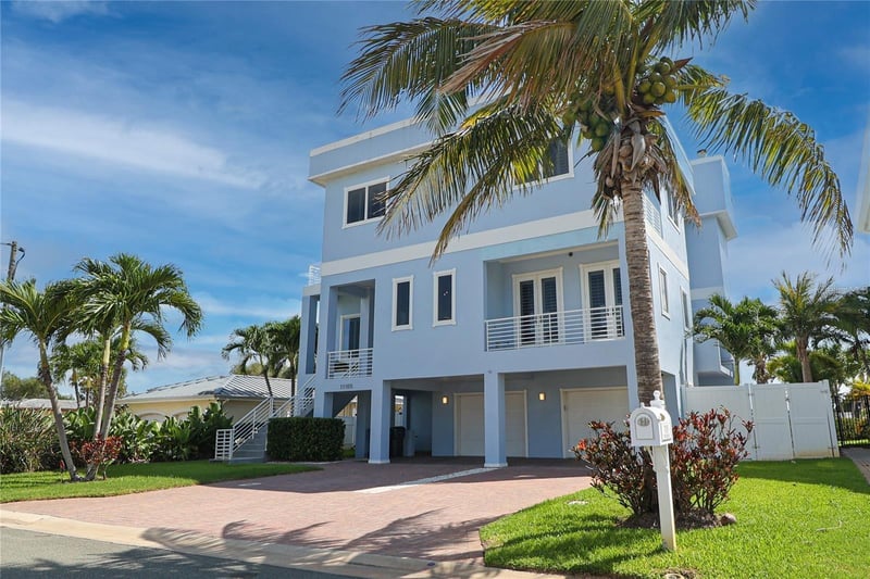 11105 5th St, Treasure Island, FL 33706