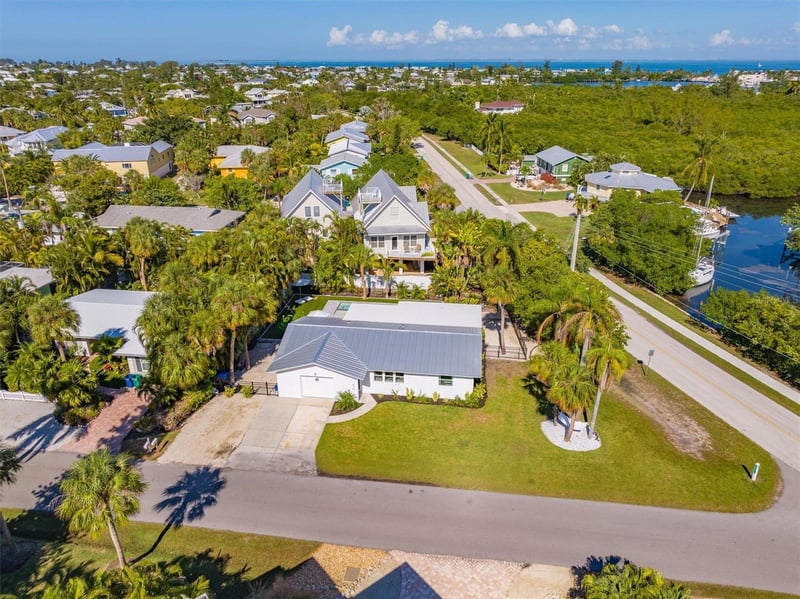 414 79th St, Holmes Beach, FL 34217