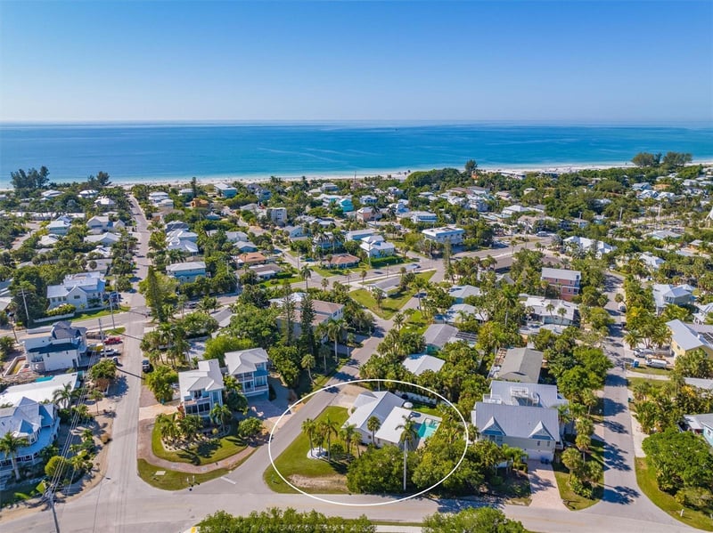 414 79th St, Holmes Beach, FL 34217