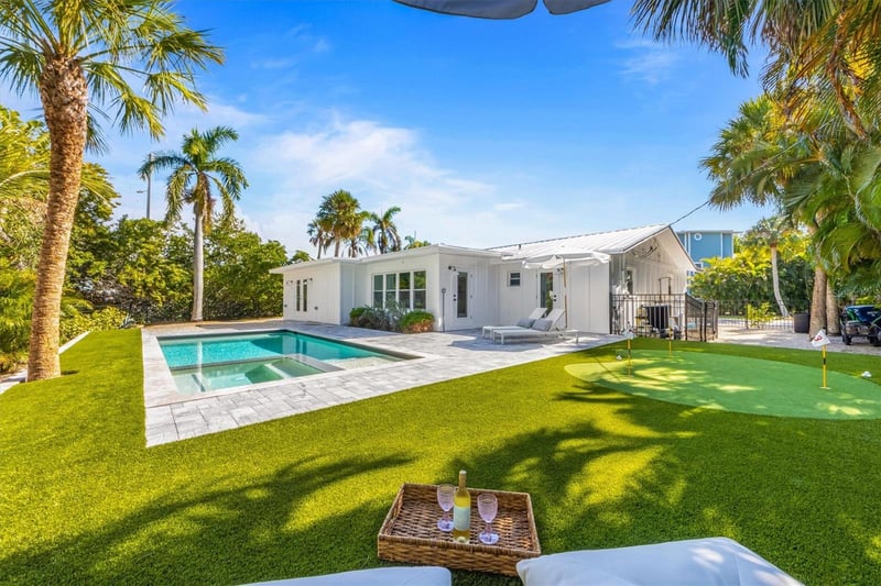 414 79th St, Holmes Beach, FL 34217