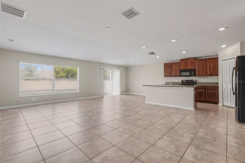 327 Cascade Bend Dr, Ruskin, FL 33570