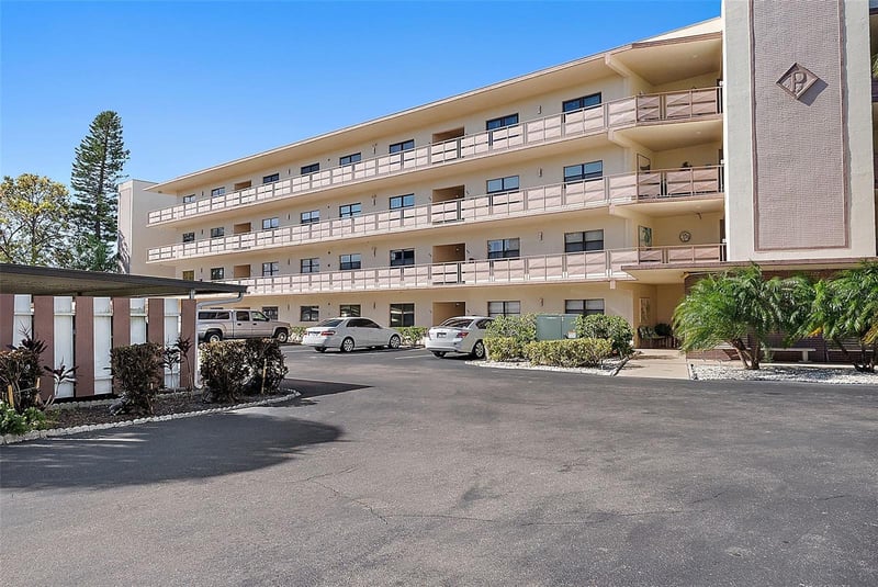 6188 80th St #303, St Petersburg, FL 33709