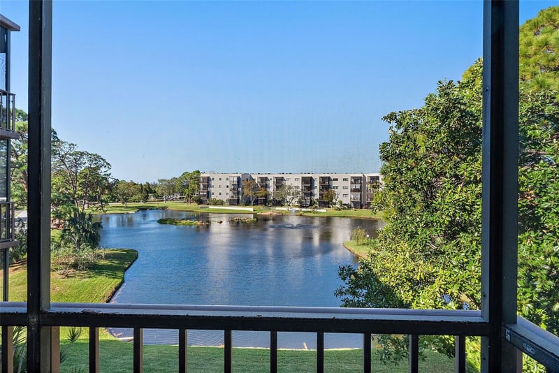 6188 80th St #303, St Petersburg, FL 33709