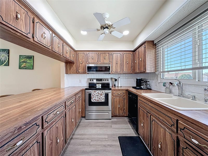 9961 Eagles Point Cir #4, Port Richey, FL 34668
