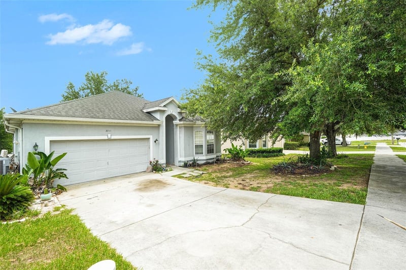 37110 Highland Bluff Cir, Dade City, FL 33523