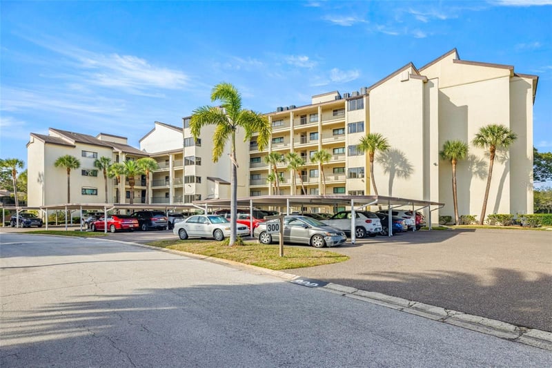 700 Starkey Rd #311, Largo, FL 33771