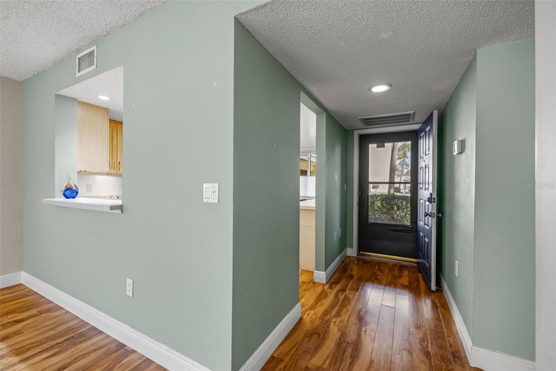 700 Starkey Rd #311, Largo, FL 33771