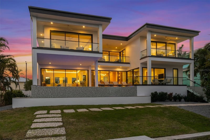 7003 Holmes Blvd, Holmes Beach, FL 34217