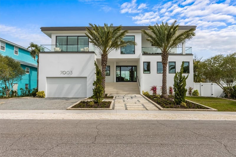 7003 Holmes Blvd, Holmes Beach, FL 34217