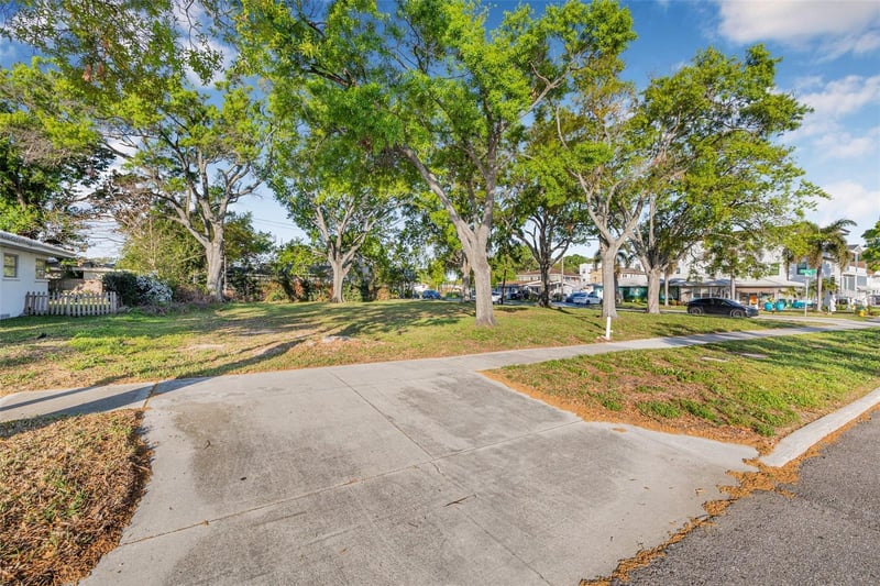 604 Channel Dr, Tampa, FL 33606