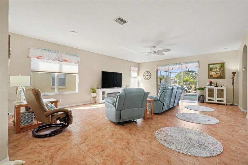 12757 Standbridge Dr, Riverview, FL 33579