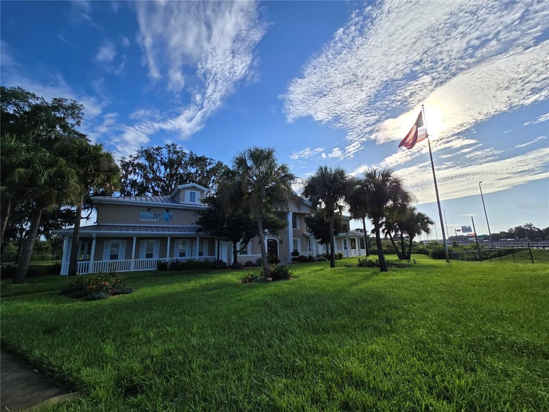 2502 Frontage Park Pl, Plant City, FL 33563