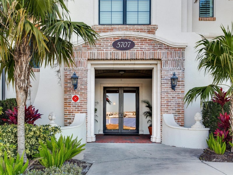 5707 Yeats Manor Dr #201, Tampa, FL 33616
